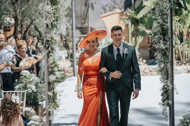 Boda de Célia y Fran en L’Hort de la Vila por Va de Novias. Salida / Entrada ceremonia