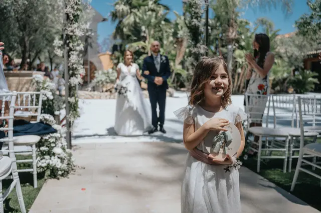 Boda de Célia y Fran en L’Hort de la Vila por Va de Novias. Salida / Entrada ceremonia