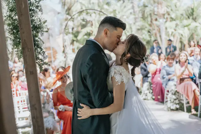 Boda de Célia y Fran en L’Hort de la Vila por Va de Novias. ceremonia