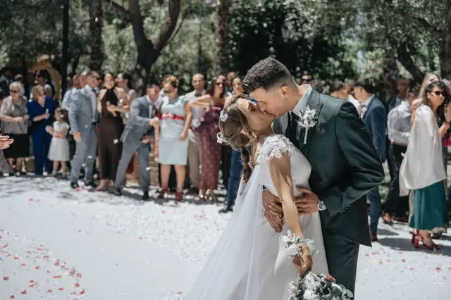 Boda de Célia y Fran en L’Hort de la Vila por Va de Novias. salida ceremonia