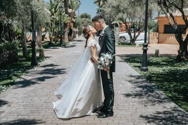 Boda de Célia y Fran en L’Hort de la Vila por Va de Novias. sesion pareja