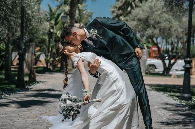 Boda de Célia y Fran en L’Hort de la Vila por Va de Novias. portada sesion pareja