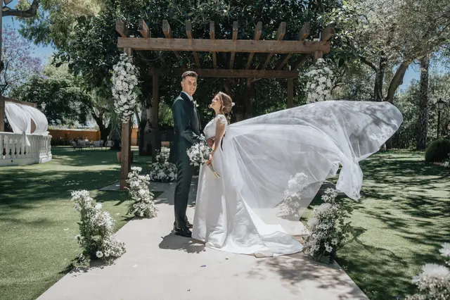 Boda de Célia y Fran en L’Hort de la Vila por Va de Novias. portada sesion pareja