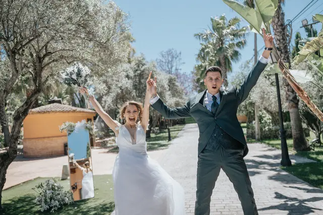 Boda de Célia y Fran en L’Hort de la Vila por Va de Novias. portada sesion pareja
