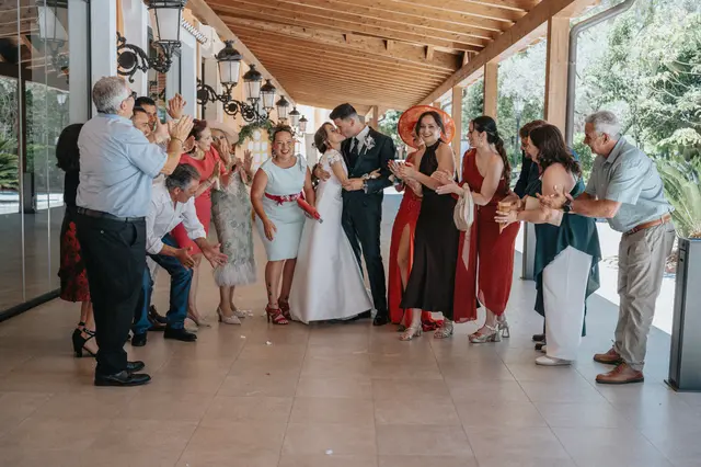 Boda de Célia y Fran en L’Hort de la Vila por Va de Novias. coctel grupales