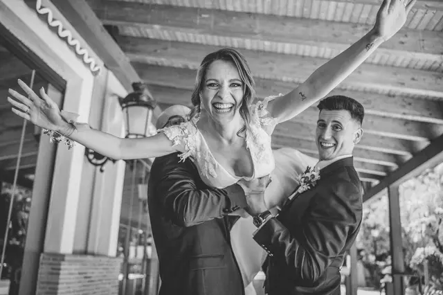 Boda de Célia y Fran en L’Hort de la Vila por Va de Novias. coctel grupales portada