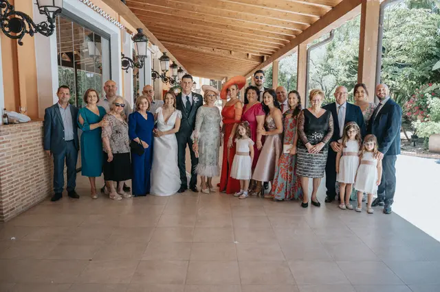 Boda de Célia y Fran en L’Hort de la Vila por Va de Novias. grupales