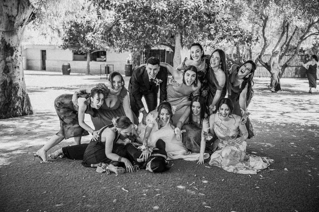 Boda de Célia y Fran en L’Hort de la Vila por Va de Novias. divertidas grupales portada