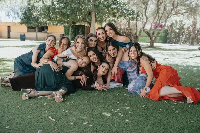 Boda de Célia y Fran en L’Hort de la Vila por Va de Novias. grupales