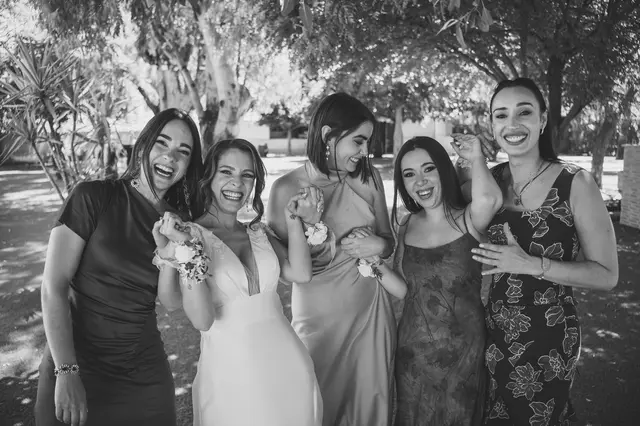 Boda de Célia y Fran en L’Hort de la Vila por Va de Novias. grupales