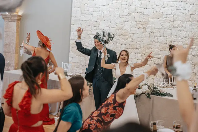 Boda de Célia y Fran en L’Hort de la Vila por Va de Novias. banquete portada