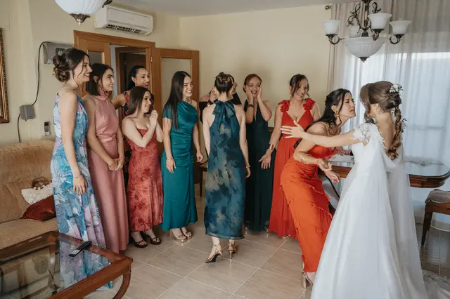Boda de Célia y Fran en L’Hort de la Vila por Va de Novias. preparativos