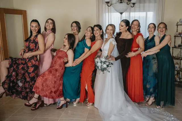 Boda de Célia y Fran en L’Hort de la Vila por Va de Novias. grupales preparativos