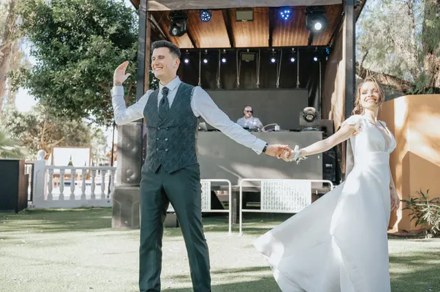 Boda de Célia y Fran en L’Hort de la Vila por Va de Novias. fiesta