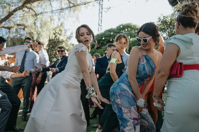 Boda de Célia y Fran en L’Hort de la Vila por Va de Novias. fiesta