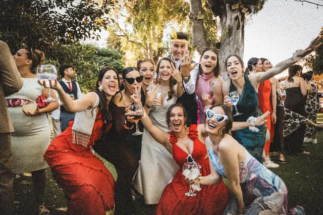 Boda de Célia y Fran en L’Hort de la Vila por Va de Novias. fiesta portada