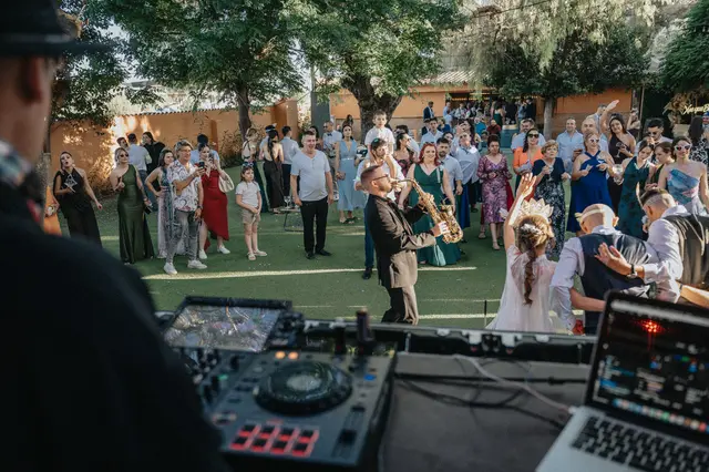 Boda de Célia y Fran en L’Hort de la Vila por Va de Novias. fiesta