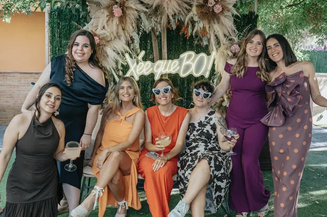 Boda de Célia y Fran en L’Hort de la Vila por Va de Novias. photocall