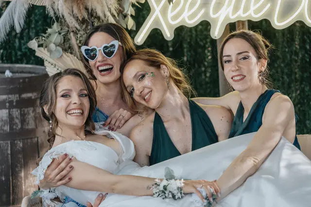 Boda de Célia y Fran en L’Hort de la Vila por Va de Novias. photocall