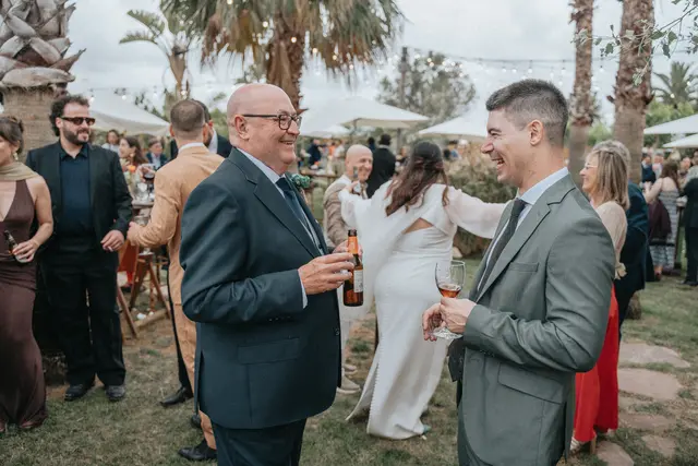 Boda de María y Chema en Masía El Teular, Sueca, una celebración natural y emotiva en Valencia. coctel emotivas