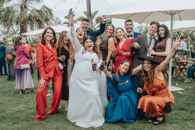 Boda de María y Chema en Masía El Teular, Sueca, una celebración natural y emotiva en Valencia. coctel grupales