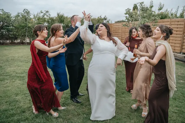 Boda de María y Chema en Masía El Teular, Sueca, una celebración natural y emotiva en Valencia. coctel grupales