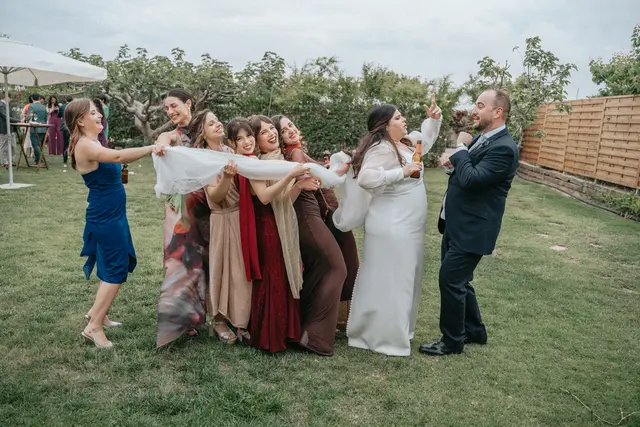Boda de María y Chema en Masía El Teular, Sueca, una celebración natural y emotiva en Valencia. coctel grupales portada