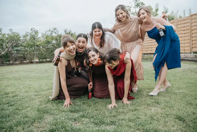 Boda de María y Chema en Masía El Teular, Sueca, una celebración natural y emotiva en Valencia. coctel grupales