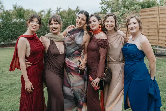 Boda de María y Chema en Masía El Teular, Sueca, una celebración natural y emotiva en Valencia. coctel grupales