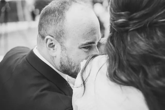 Boda de María y Chema en Masía El Teular, Sueca, una celebración natural y emotiva en Valencia. Salida / Entrada ceremonia portada
