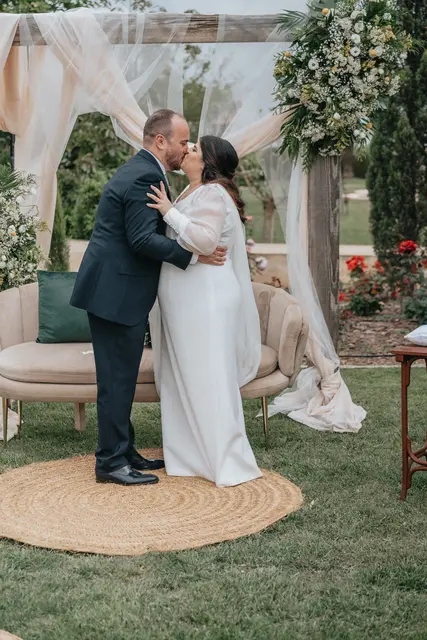 Boda de María y Chema en Masía El Teular, Sueca, una celebración natural y emotiva en Valencia. Salida / Entrada ceremonia