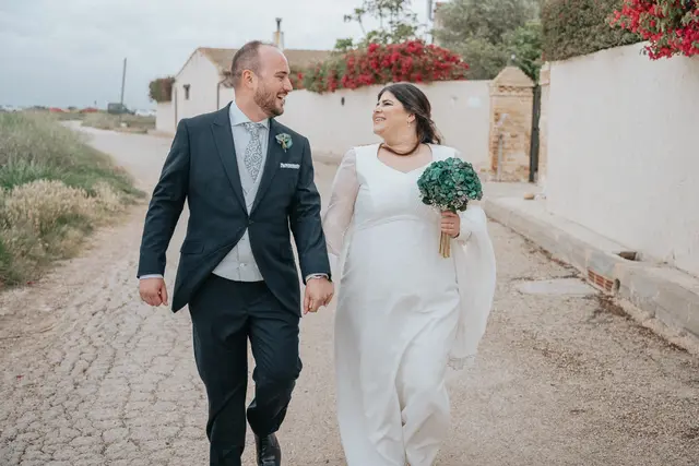 Boda de María y Chema en Masía El Teular, Sueca, una celebración natural y emotiva en Valencia. Salida / Entrada