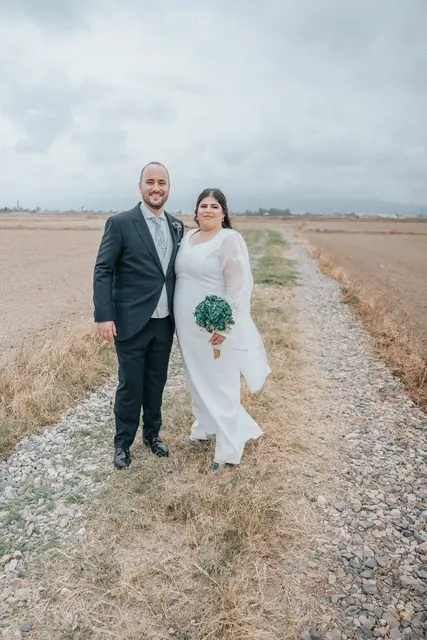 Boda de María y Chema en Masía El Teular, Sueca, una celebración natural y emotiva en Valencia. sesion pareja