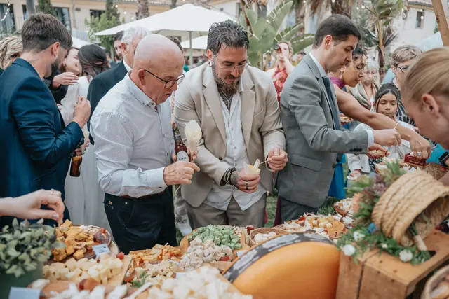 Boda de María y Chema en Masía El Teular, Sueca, una celebración natural y emotiva en Valencia. coctel