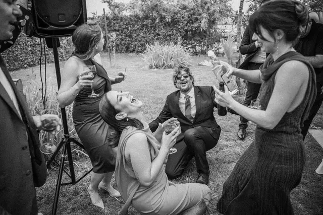 Boda de María y Chema en Masía El Teular, Sueca, una celebración natural y emotiva en Valencia. BW coctel portada