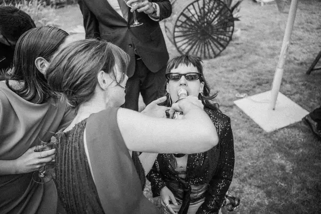 Boda de María y Chema en Masía El Teular, Sueca, una celebración natural y emotiva en Valencia. BW coctel