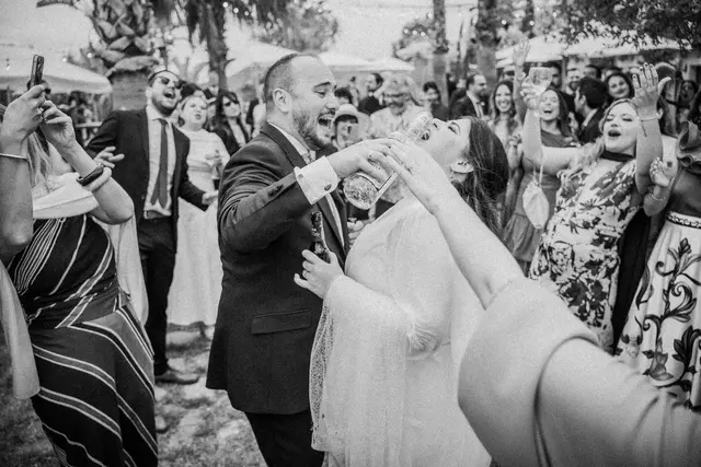 Boda de María y Chema en Masía El Teular, Sueca, una celebración natural y emotiva en Valencia. BW coctel portada