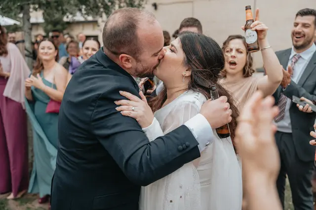 Boda de María y Chema en Masía El Teular, Sueca, una celebración natural y emotiva en Valencia. coctel sesion pareja