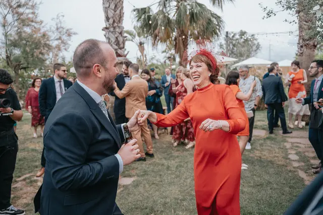 Boda de María y Chema en Masía El Teular, Sueca, una celebración natural y emotiva en Valencia. coctel divertidas