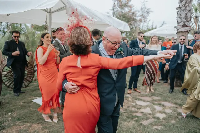 Boda de María y Chema en Masía El Teular, Sueca, una celebración natural y emotiva en Valencia. coctel divertidas