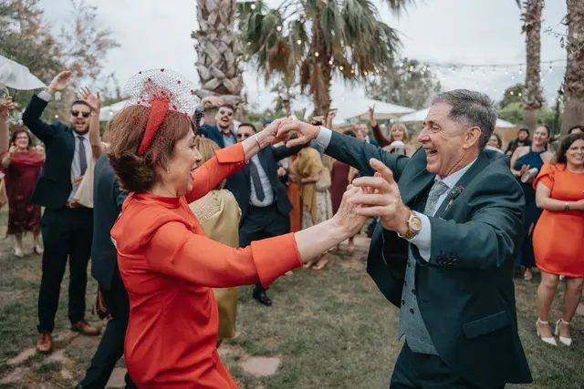 Boda de María y Chema en Masía El Teular, Sueca, una celebración natural y emotiva en Valencia. coctel divertidas