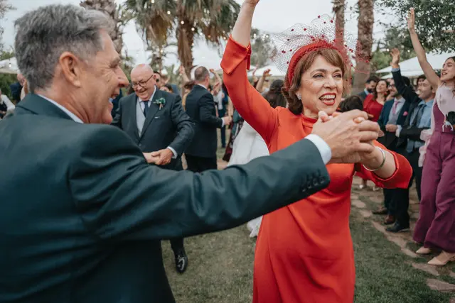 Boda de María y Chema en Masía El Teular, Sueca, una celebración natural y emotiva en Valencia. coctel divertidas