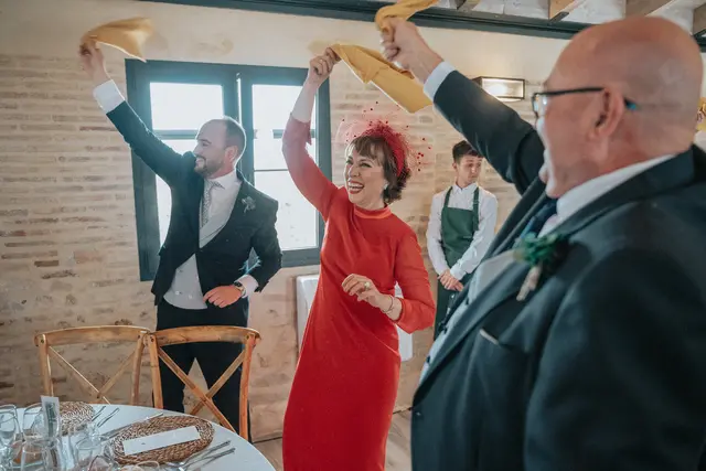 Boda de María y Chema en Masía El Teular, Sueca, una celebración natural y emotiva en Valencia. banquete