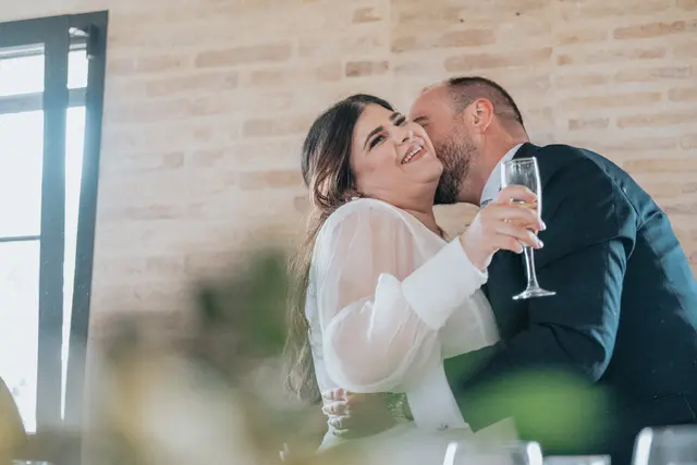 Boda de María y Chema en Masía El Teular, Sueca, una celebración natural y emotiva en Valencia. banquete