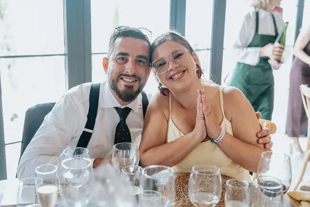 Boda de María y Chema en Masía El Teular, Sueca, una celebración natural y emotiva en Valencia. banquete grupales