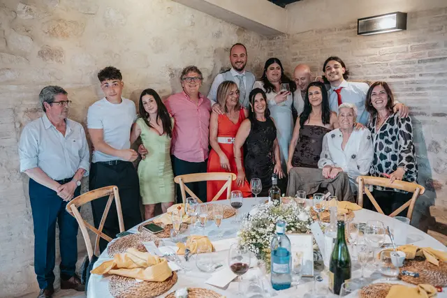 Boda de María y Chema en Masía El Teular, Sueca, una celebración natural y emotiva en Valencia. grupales