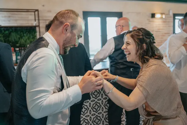 Boda de María y Chema en Masía El Teular, Sueca, una celebración natural y emotiva en Valencia. fiesta