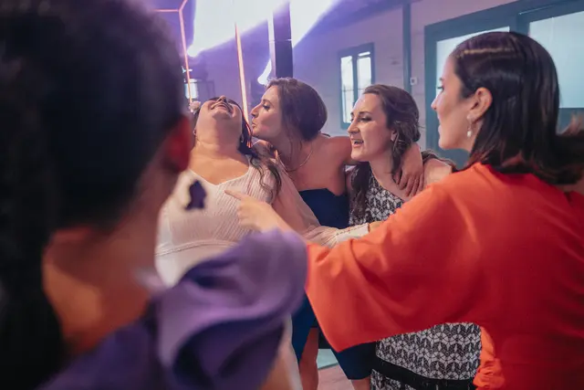 Boda de María y Chema en Masía El Teular, Sueca, una celebración natural y emotiva en Valencia. fiesta