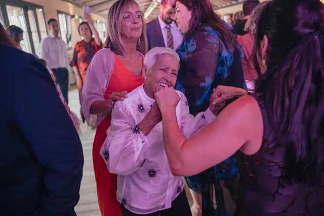 Boda de María y Chema en Masía El Teular, Sueca, una celebración natural y emotiva en Valencia. fiesta