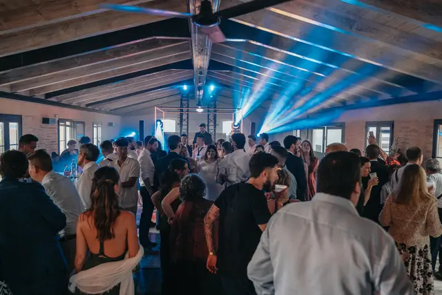 Boda de María y Chema en Masía El Teular, Sueca, una celebración natural y emotiva en Valencia. fiesta